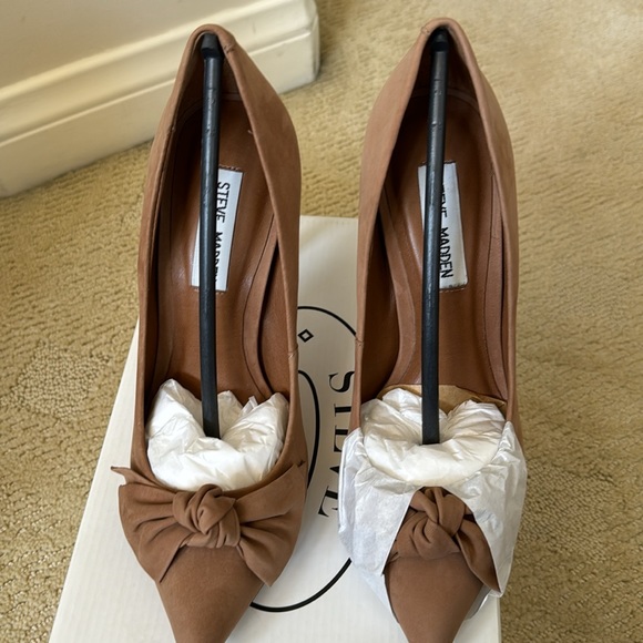 NWT Steve Madden Token Pumps in camel Nubuck. Size 7. - Picture 5 of 9